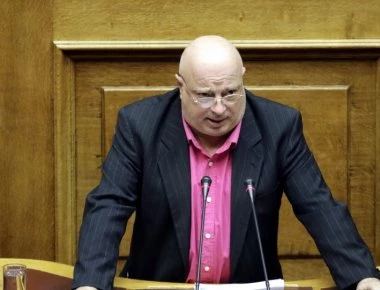 «Σαν κοινός πελάτης» - Διαμαρτυρίες Καραβέλλα γιατί έπρεπε να κόψει εισιτήριο στη ΔΕΘ